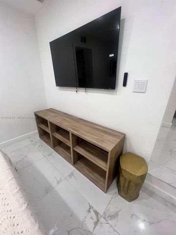 1220 NW 37th Ave 0, Miami, FL 33125