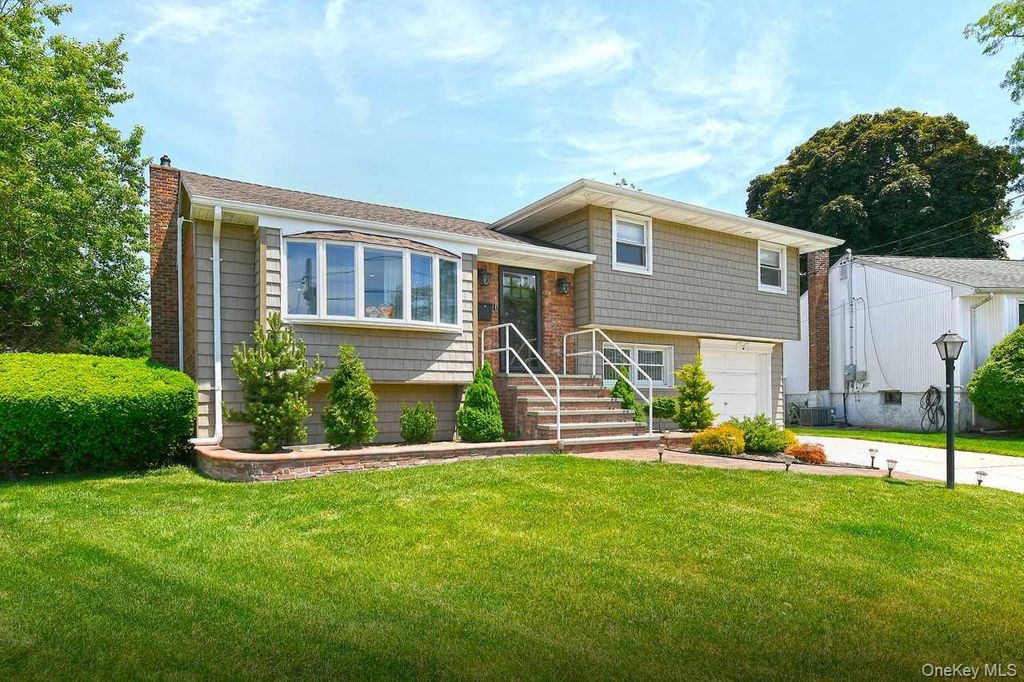 2885 Gerald Court, North Bellmore, NY 11710