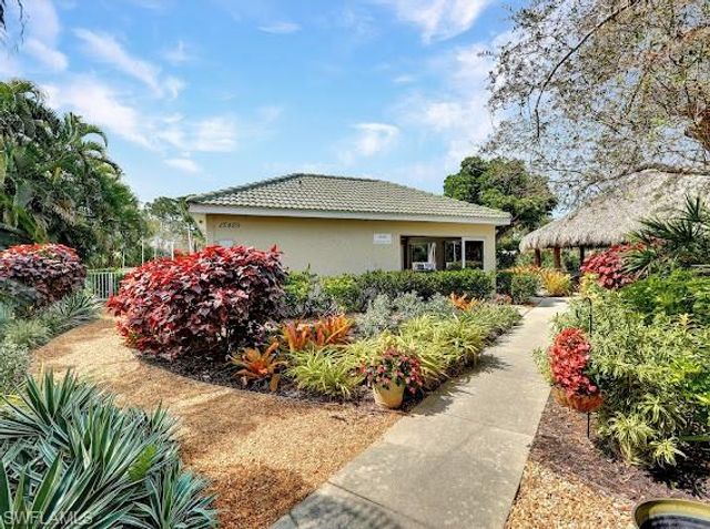 15435 Cedarwood Ln Apt 301, Naples, FL 34110