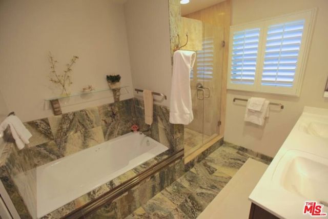 4930 Garden Grove Avenue, Tarzana (los Angeles), CA 91356