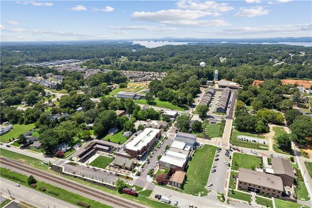 5577 Keswick Drive, Flowery Branch, GA 30542