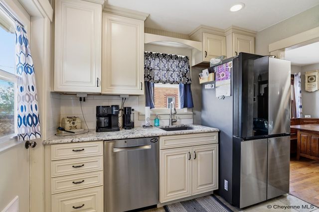 318 E 3RD AVE, Cheyenne, WY 82001