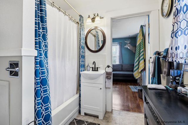 318 E 3RD AVE, Cheyenne, WY 82001