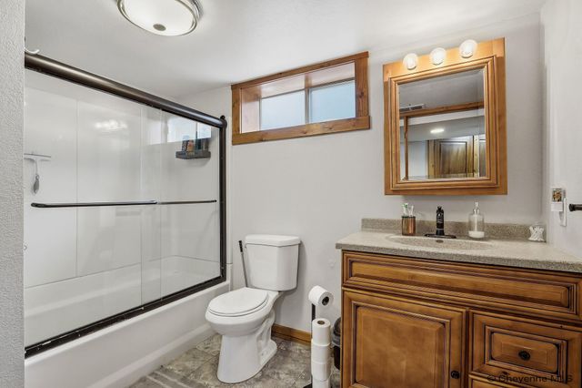 318 E 3RD AVE, Cheyenne, WY 82001