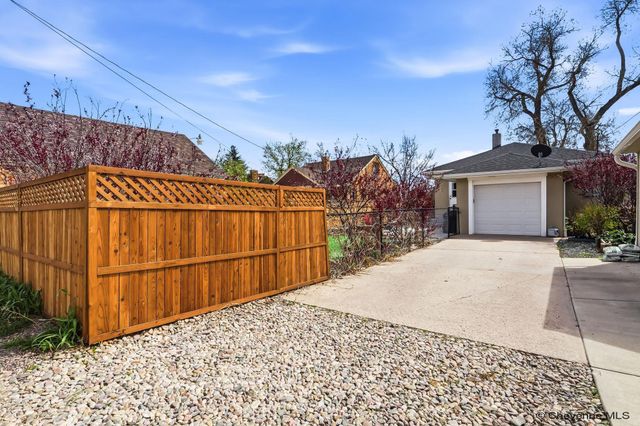 318 E 3RD AVE, Cheyenne, WY 82001