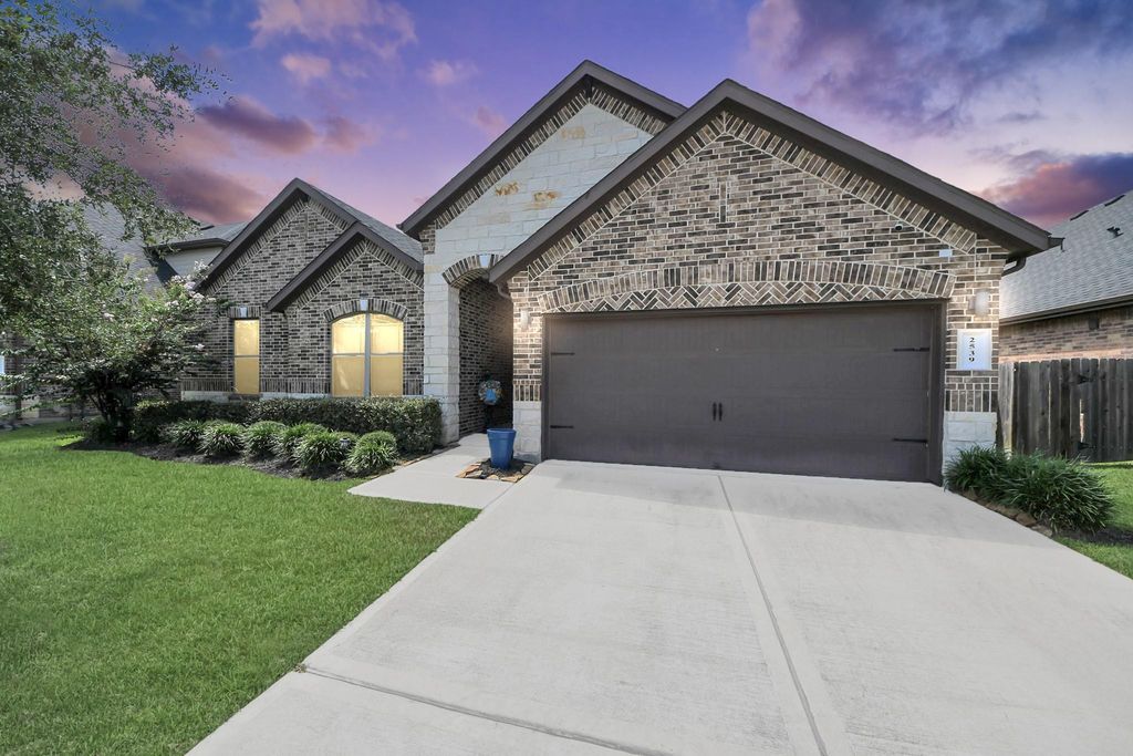 2539 Ravenna Court, Friendswood, TX 77546