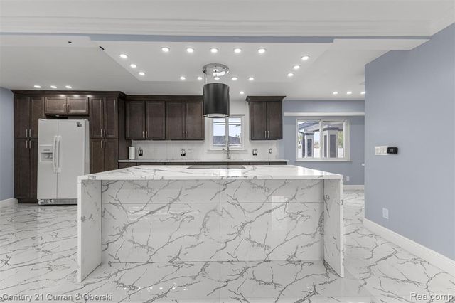 27006 Kingswood Drive, Dearborn Heights, MI 48127