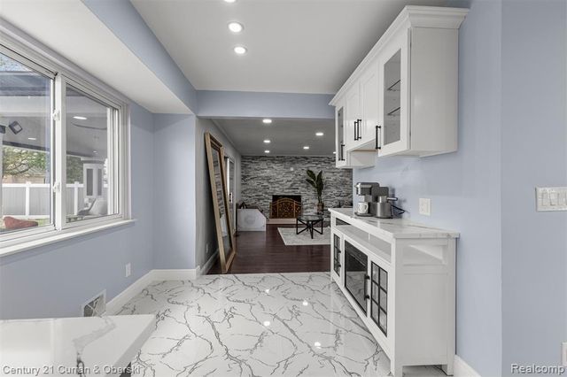 27006 Kingswood Drive, Dearborn Heights, MI 48127