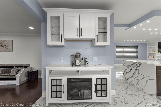 27006 Kingswood Drive, Dearborn Heights, MI 48127