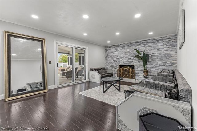 27006 Kingswood Drive, Dearborn Heights, MI 48127