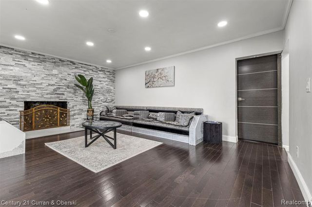 27006 Kingswood Drive, Dearborn Heights, MI 48127