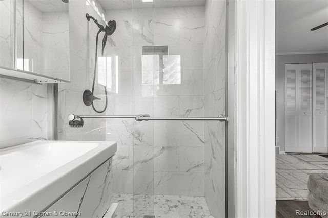 27006 Kingswood Drive, Dearborn Heights, MI 48127