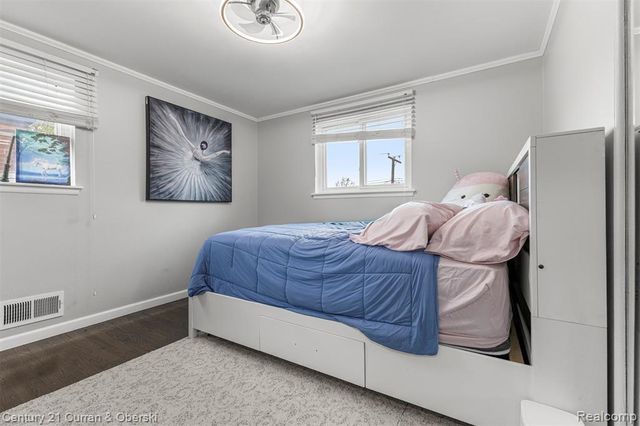 27006 Kingswood Drive, Dearborn Heights, MI 48127
