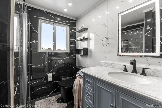 27006 Kingswood Drive, Dearborn Heights, MI 48127
