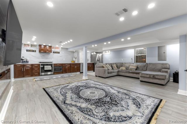27006 Kingswood Drive, Dearborn Heights, MI 48127