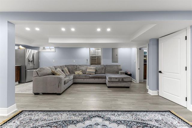 27006 Kingswood Drive, Dearborn Heights, MI 48127