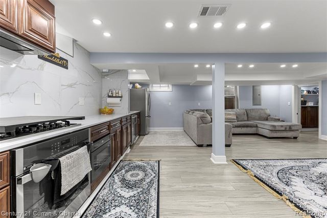 27006 Kingswood Drive, Dearborn Heights, MI 48127