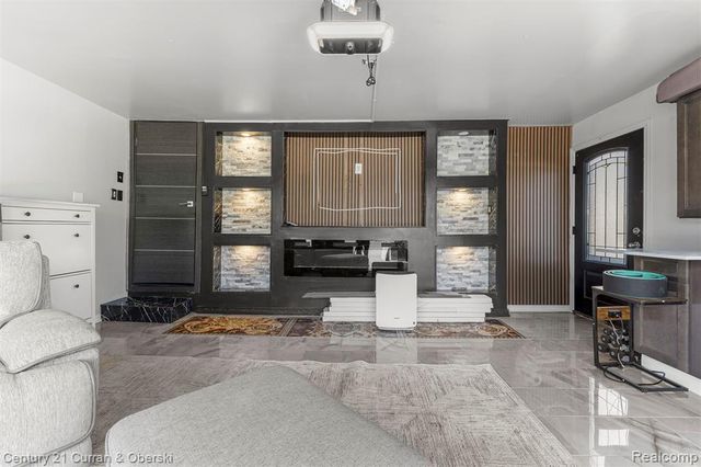 27006 Kingswood Drive, Dearborn Heights, MI 48127