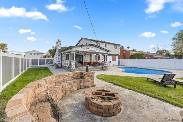 27006 Kingswood Drive, Dearborn Heights, MI 48127