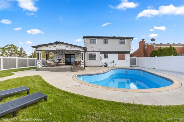 27006 Kingswood Drive, Dearborn Heights, MI 48127