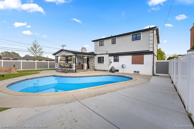 27006 Kingswood Drive, Dearborn Heights, MI 48127