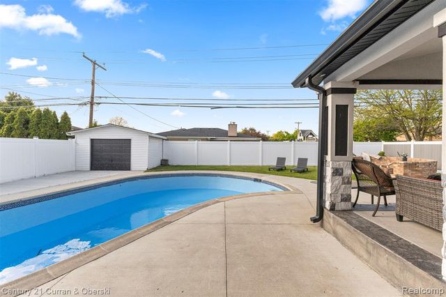27006 Kingswood Drive, Dearborn Heights, MI 48127