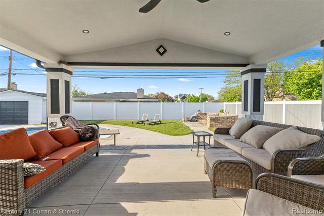 27006 Kingswood Drive, Dearborn Heights, MI 48127