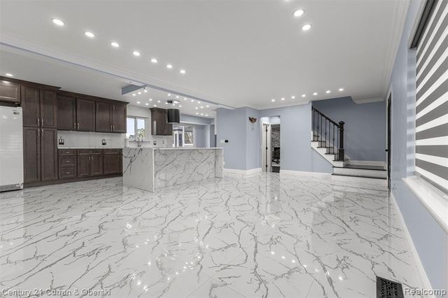 27006 Kingswood Drive, Dearborn Heights, MI 48127