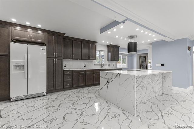 27006 Kingswood Drive, Dearborn Heights, MI 48127