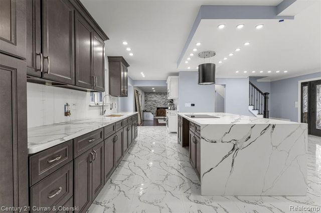 27006 Kingswood Drive, Dearborn Heights, MI 48127
