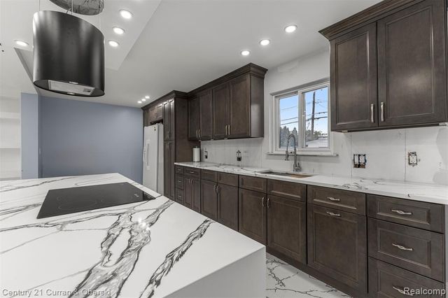 27006 Kingswood Drive, Dearborn Heights, MI 48127