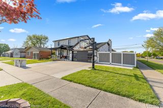 27006 Kingswood Drive, Dearborn Heights, MI 48127