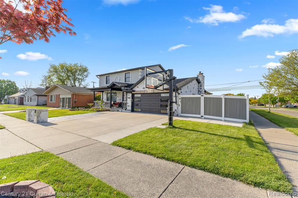 27006 Kingswood Drive, Dearborn Heights, MI 48127
