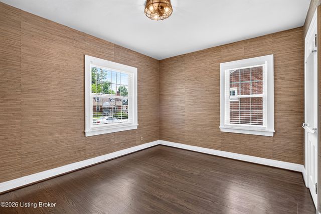 3811 Grandview Ave, Louisville, KY 40207