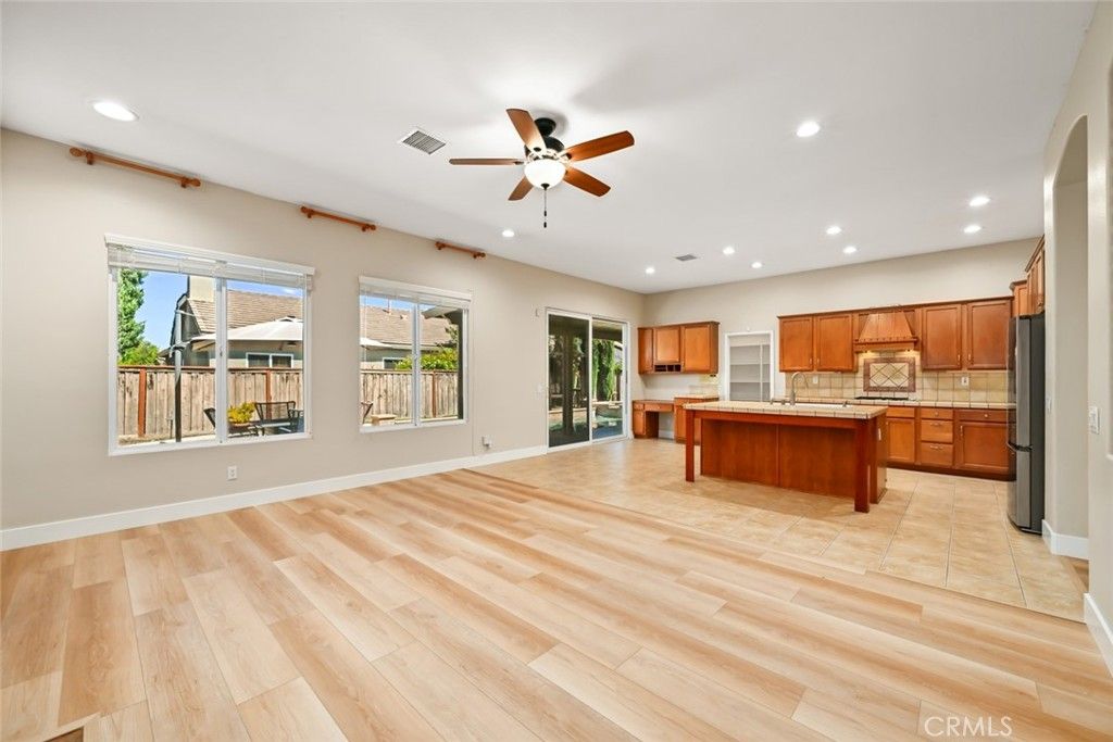 Image 14 of property listing at 26764 Kingwood, Murrieta, CA 92563