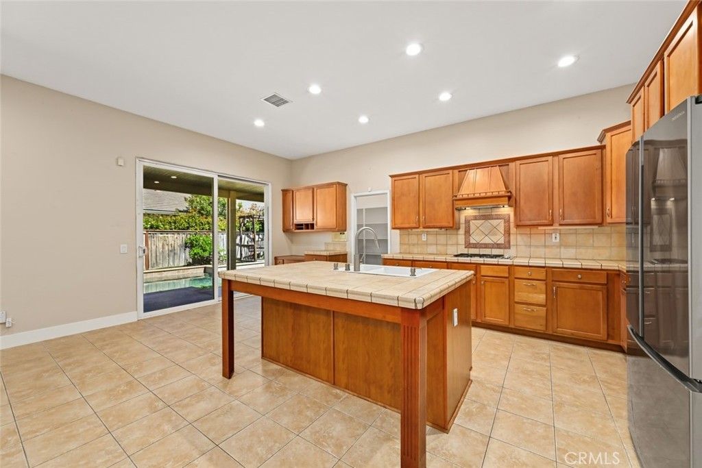 Image 16 of property listing at 26764 Kingwood, Murrieta, CA 92563