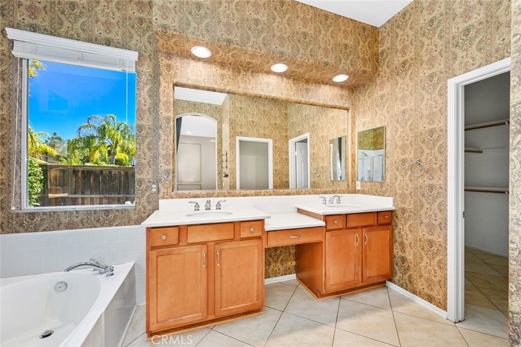 Image 25 of property listing at 26764 Kingwood, Murrieta, CA 92563