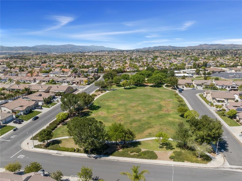 Image 40 of property listing at 26764 Kingwood, Murrieta, CA 92563