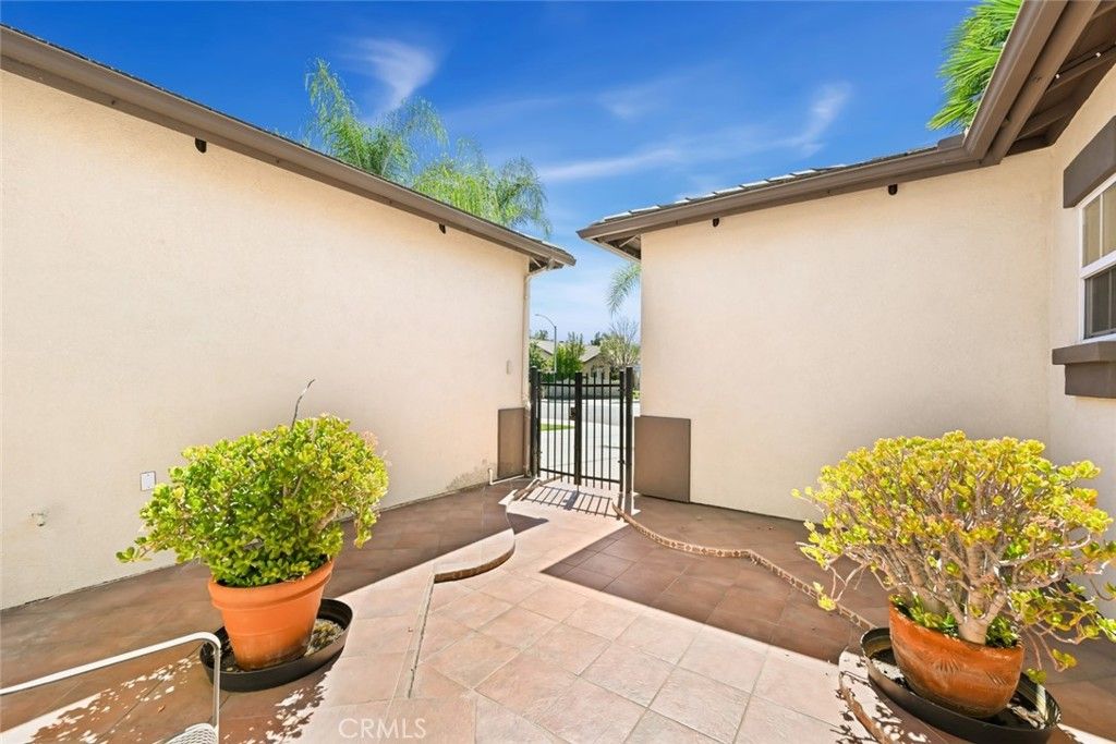Image 5 of property listing at 26764 Kingwood, Murrieta, CA 92563