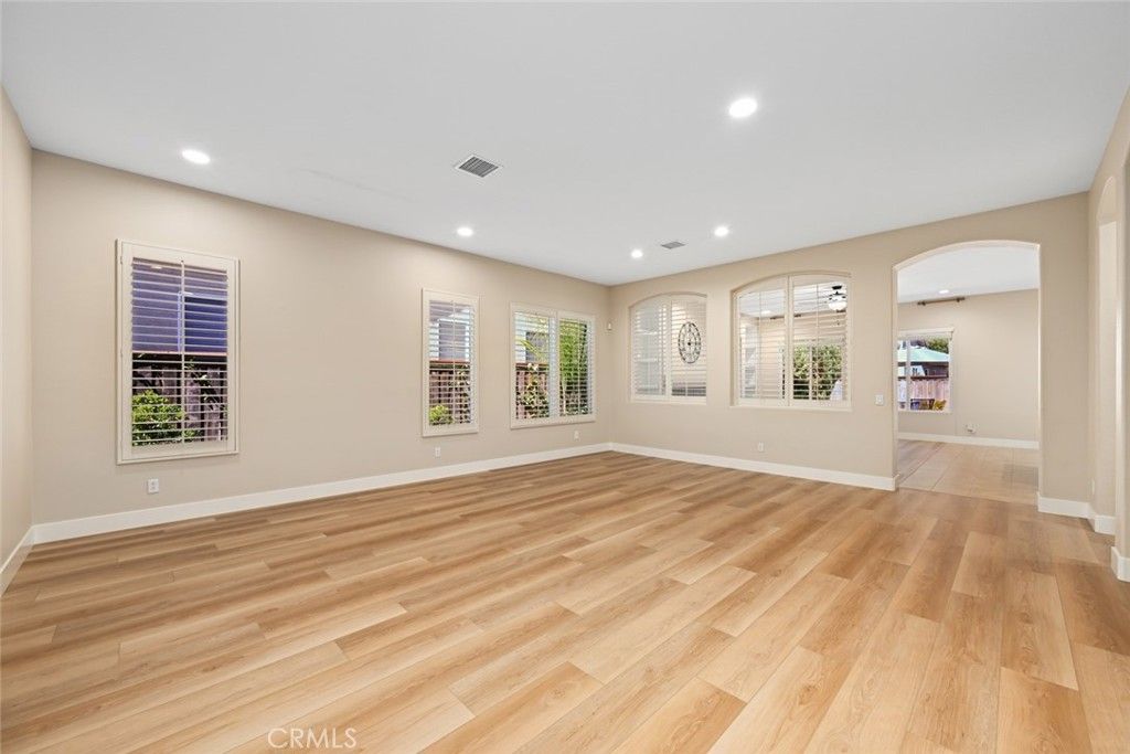 Image 8 of property listing at 26764 Kingwood, Murrieta, CA 92563