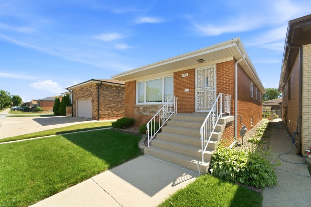 11607 S Avenue J, Chicago, IL 60617 — photo 2