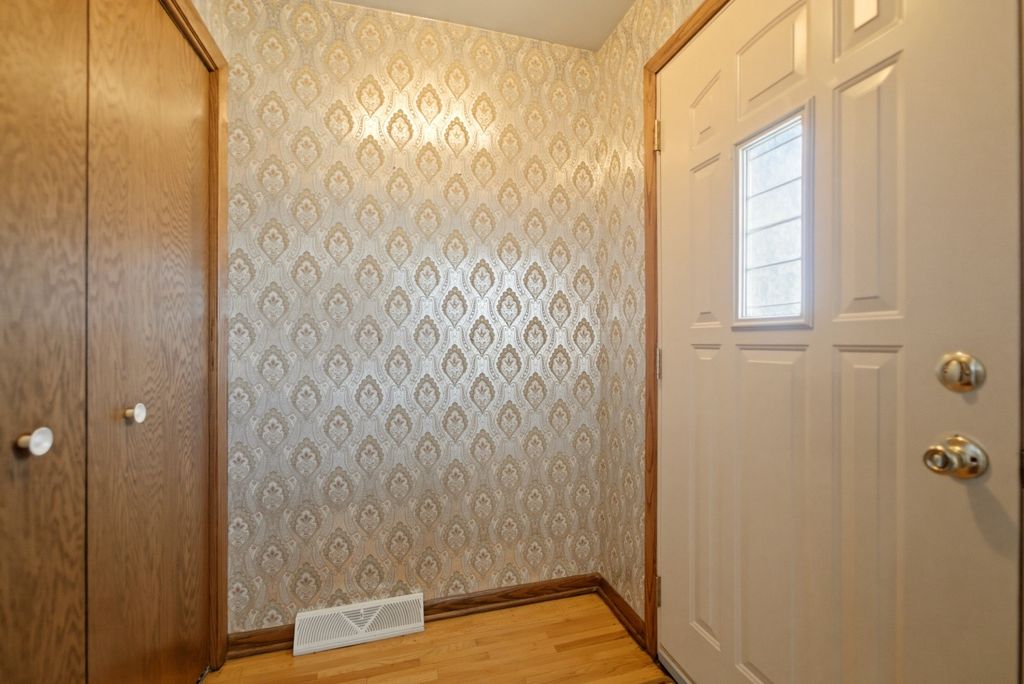 11607 S Avenue J, Chicago, IL 60617 — photo 3