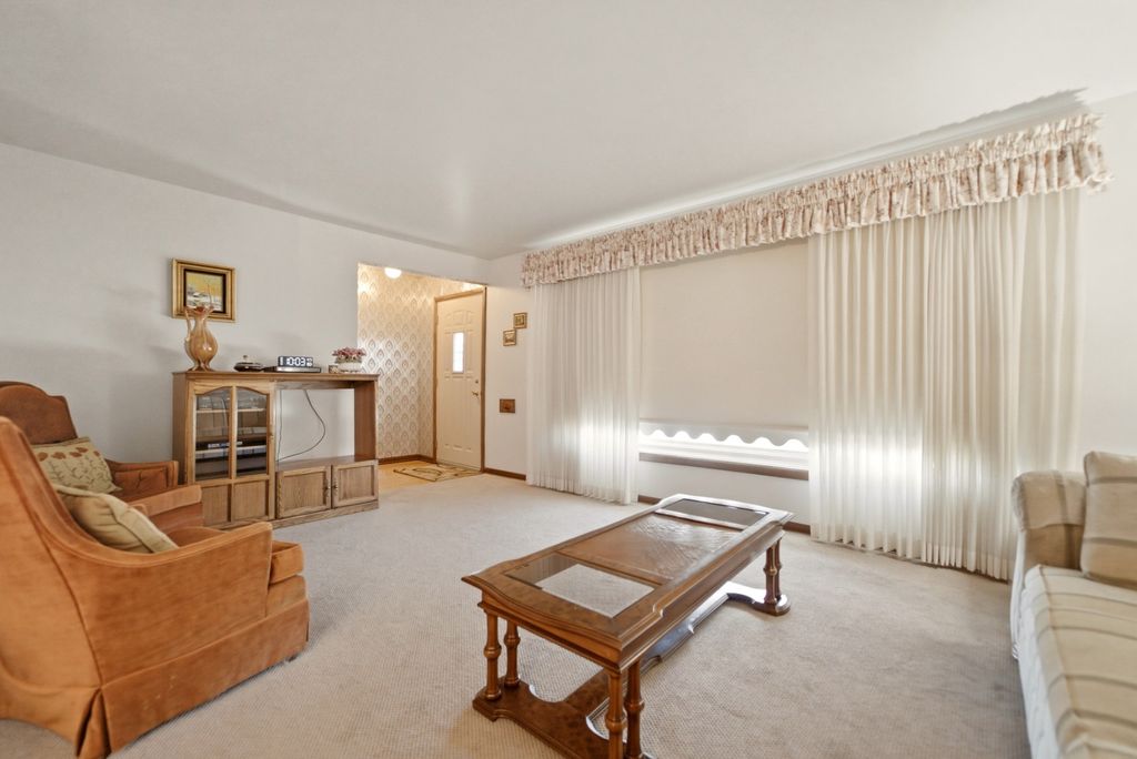 11607 S Avenue J, Chicago, IL 60617 — photo 4