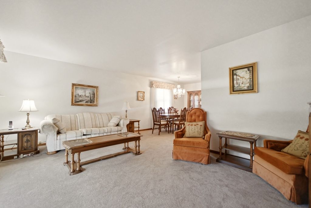 11607 S Avenue J, Chicago, IL 60617 — photo 5
