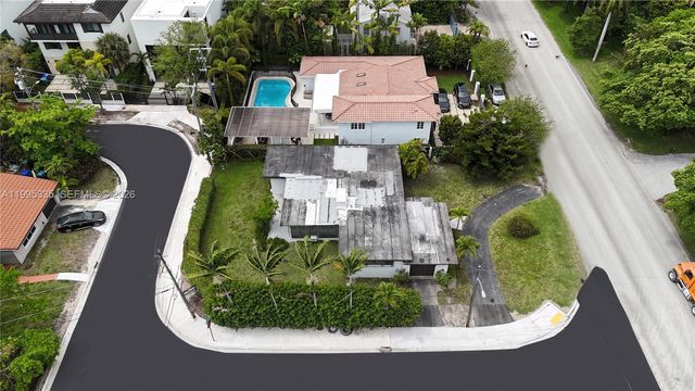 1630 S Bayshore Dr, Miami, FL 33133