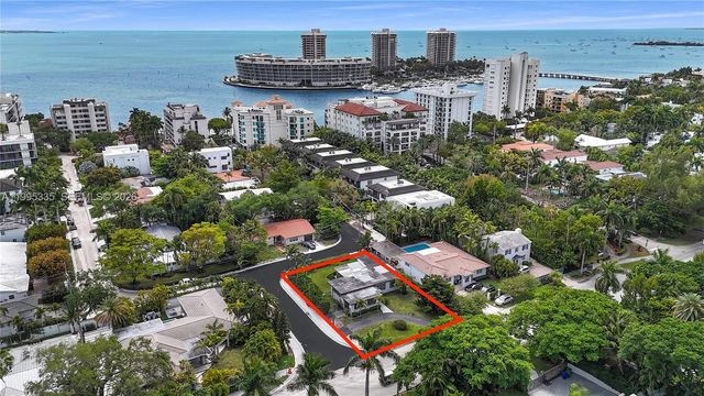 1630 S Bayshore Dr, Miami, FL 33133
