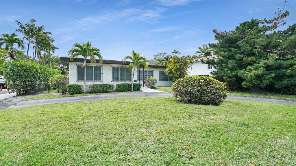 1630 S Bayshore Dr, Miami, FL 33133