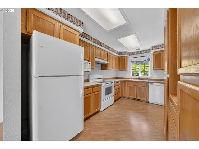 1074 ARBURNIA St, Myrtle Creek, OR 97457
