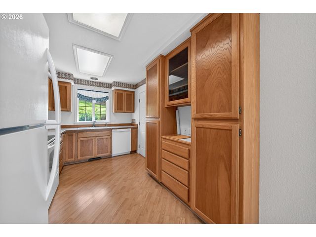 1074 ARBURNIA St, Myrtle Creek, OR 97457