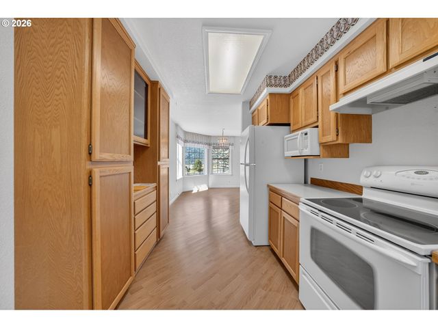 1074 ARBURNIA St, Myrtle Creek, OR 97457